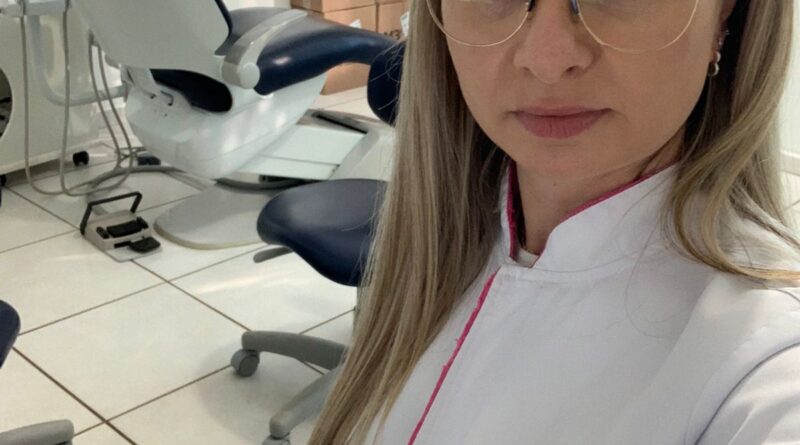 Profissional Cirurgiã Dentista de Cunhataí Carla Ruver